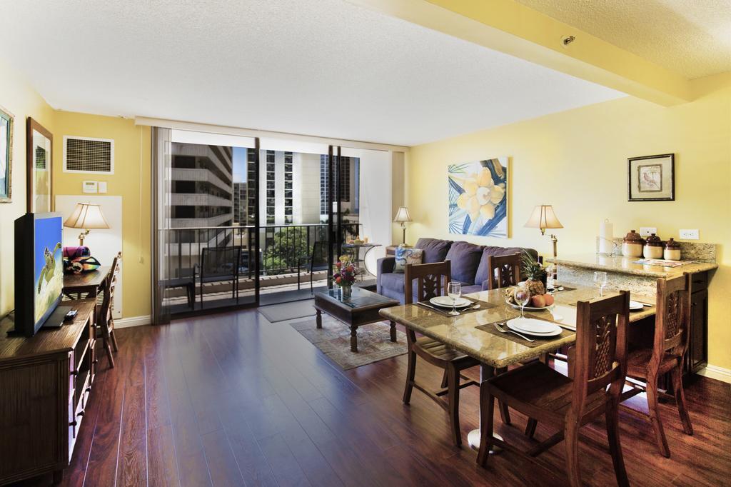 Waikiki Sunset Mountain View Near With Parking Apartamento